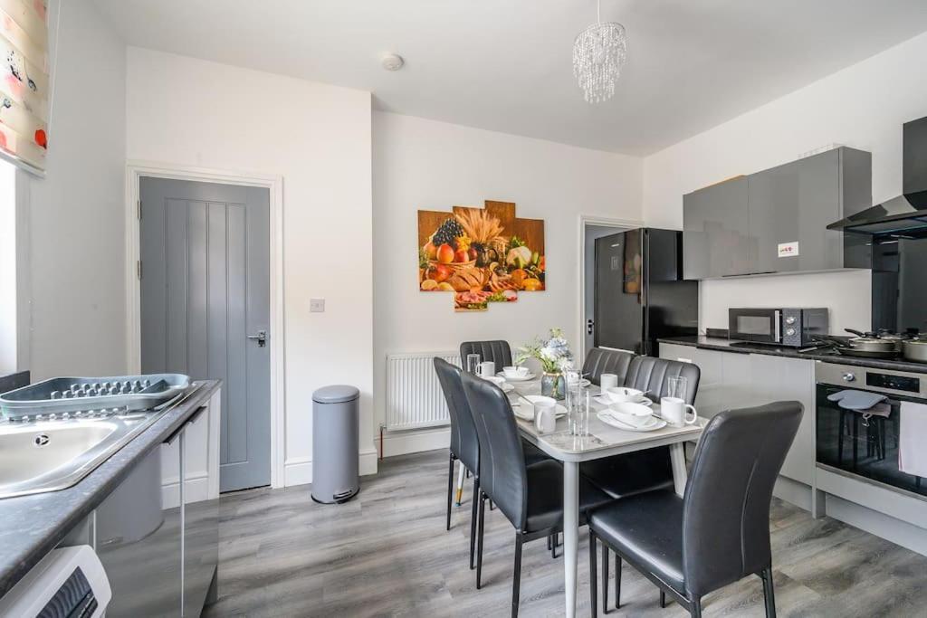 -16Pt- For Your Relaxed & Cosy Stay & Free Parking Leeds  Buitenkant foto